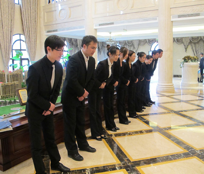 重视服务礼仪 提高服务质量--贝利地产集团组织